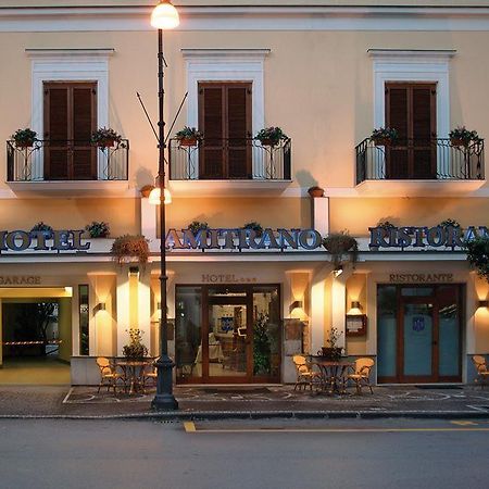 Hotel Ristorante Amitrano Pompeï Buitenkant foto