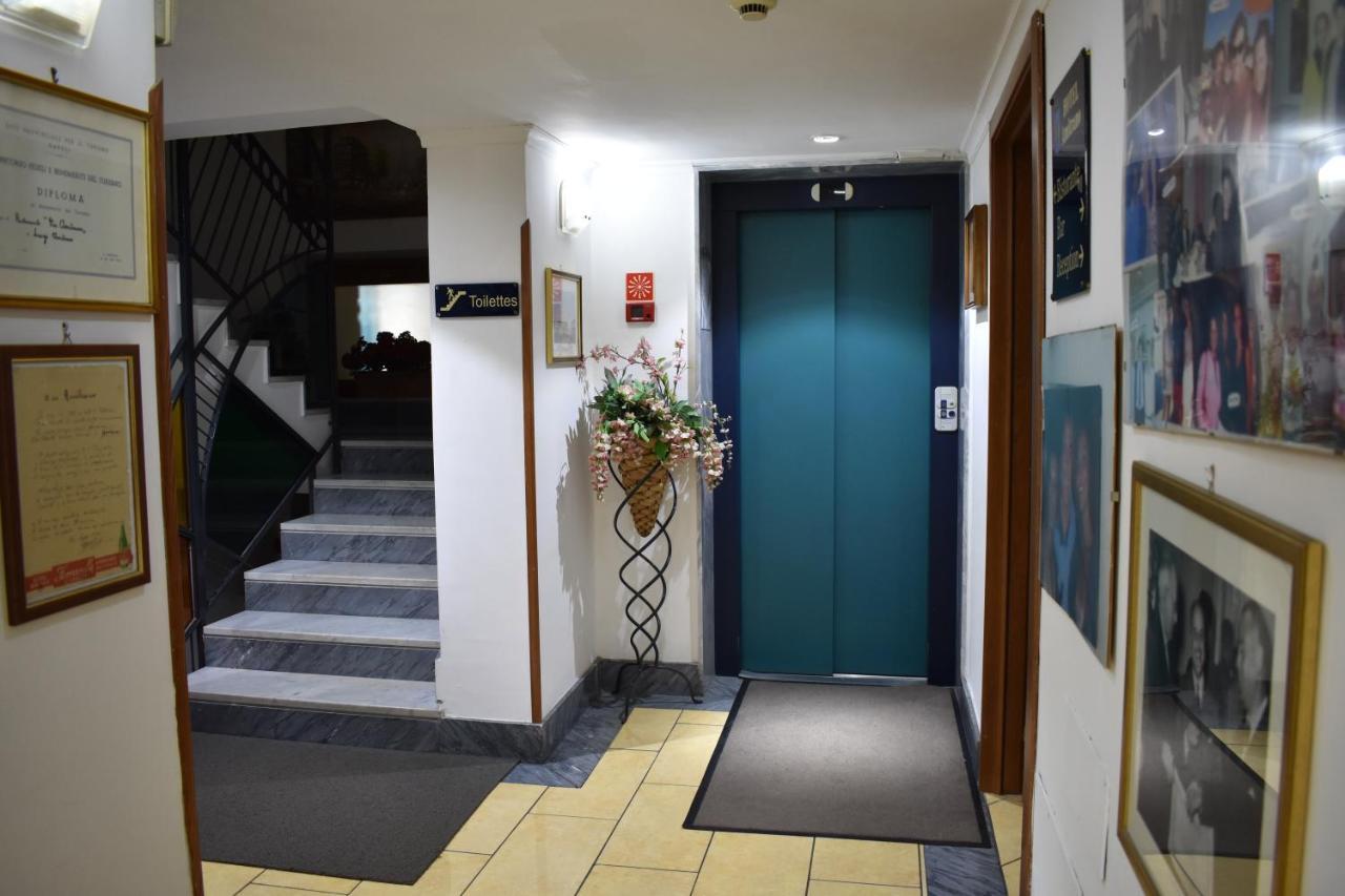 Hotel Ristorante Amitrano Pompeï Buitenkant foto