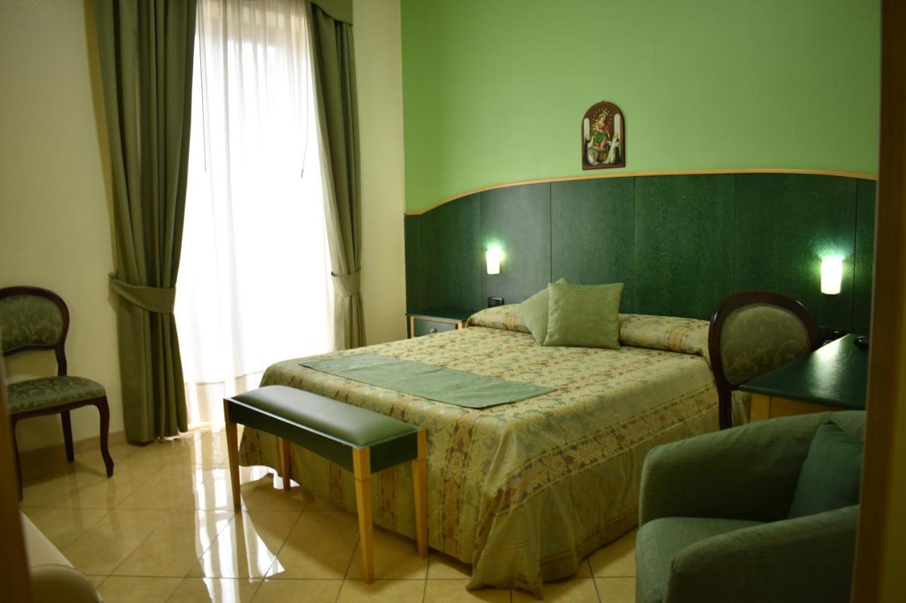 Hotel Ristorante Amitrano Pompeï Buitenkant foto