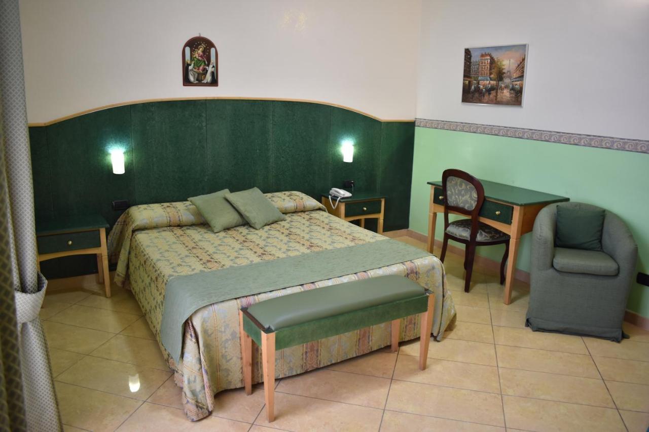 Hotel Ristorante Amitrano Pompeï Buitenkant foto