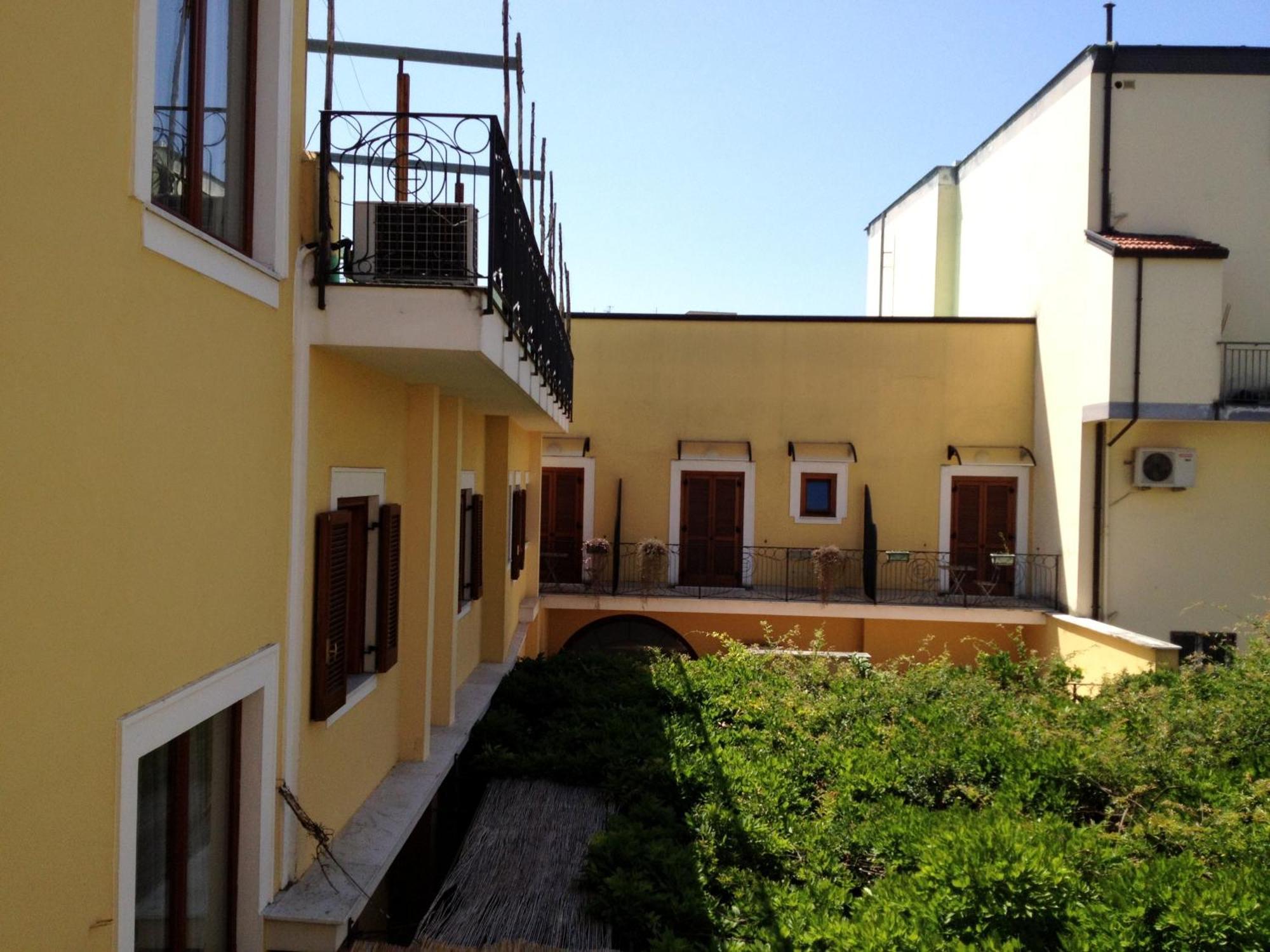 Hotel Ristorante Amitrano Pompeï Buitenkant foto