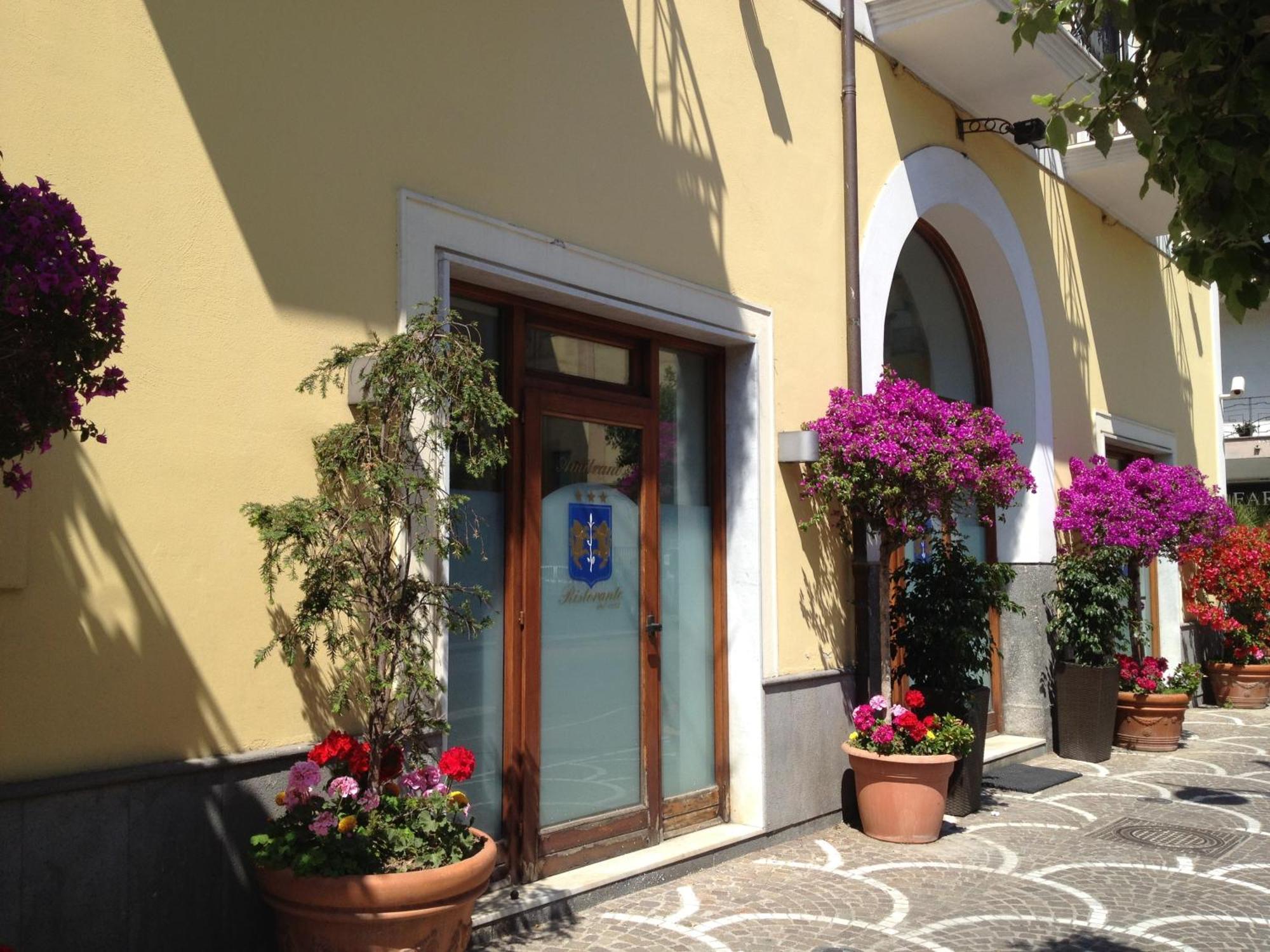 Hotel Ristorante Amitrano Pompeï Buitenkant foto
