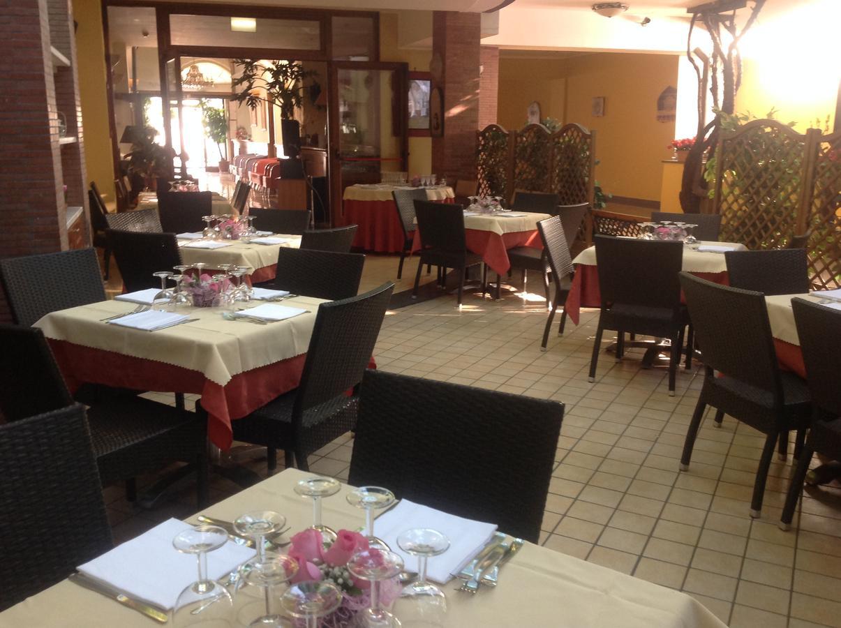 Hotel Ristorante Amitrano Pompeï Buitenkant foto