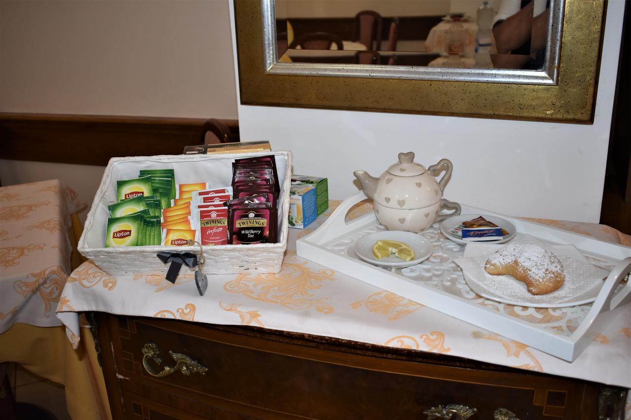 Hotel Ristorante Amitrano Pompeï Buitenkant foto
