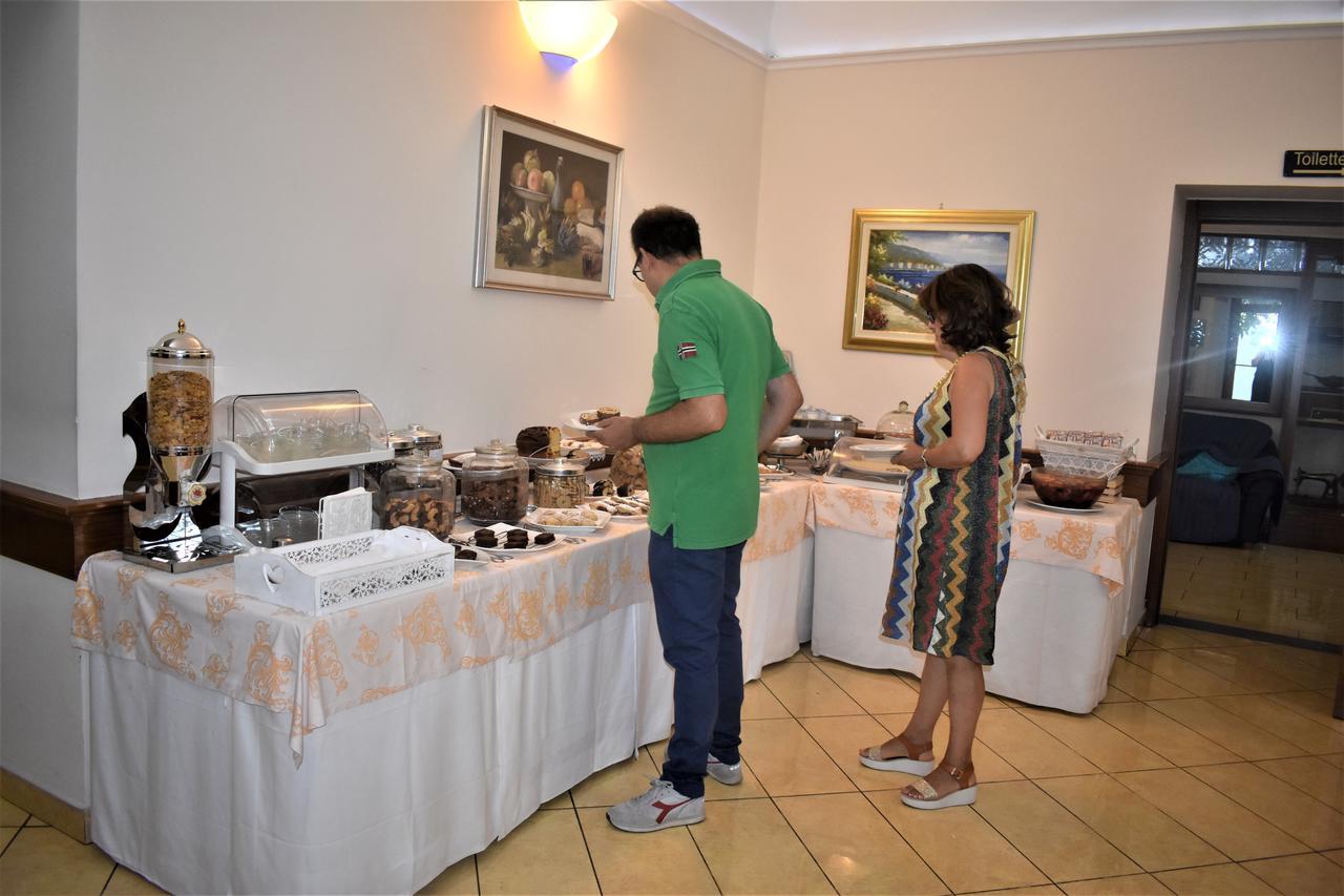 Hotel Ristorante Amitrano Pompeï Buitenkant foto