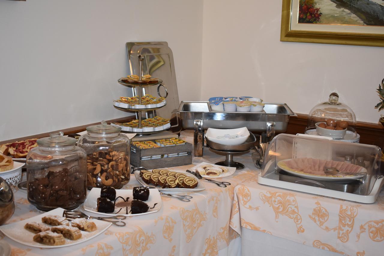 Hotel Ristorante Amitrano Pompeï Buitenkant foto